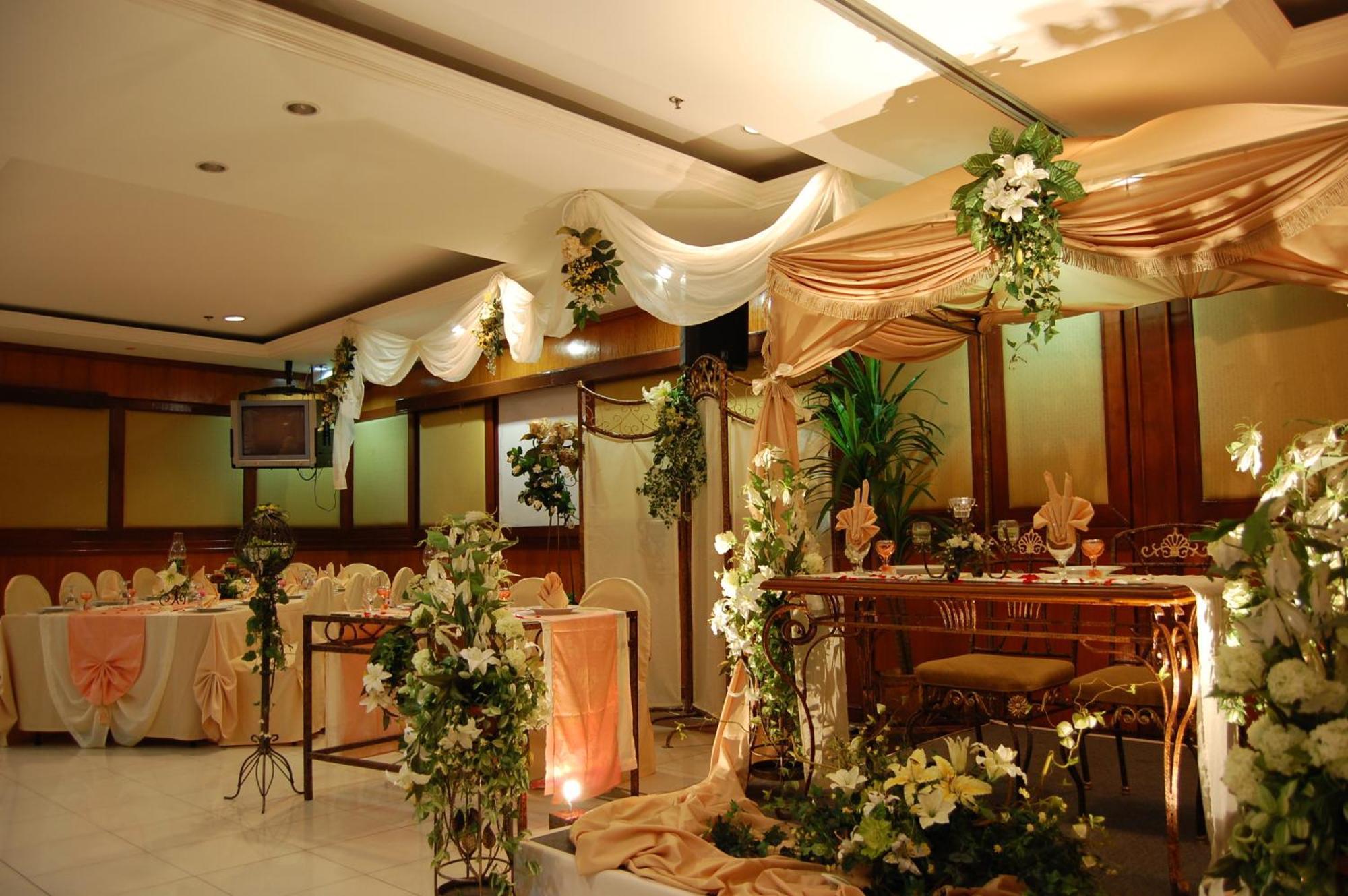 Golden Valley Hotel Cebu Екстер'єр фото